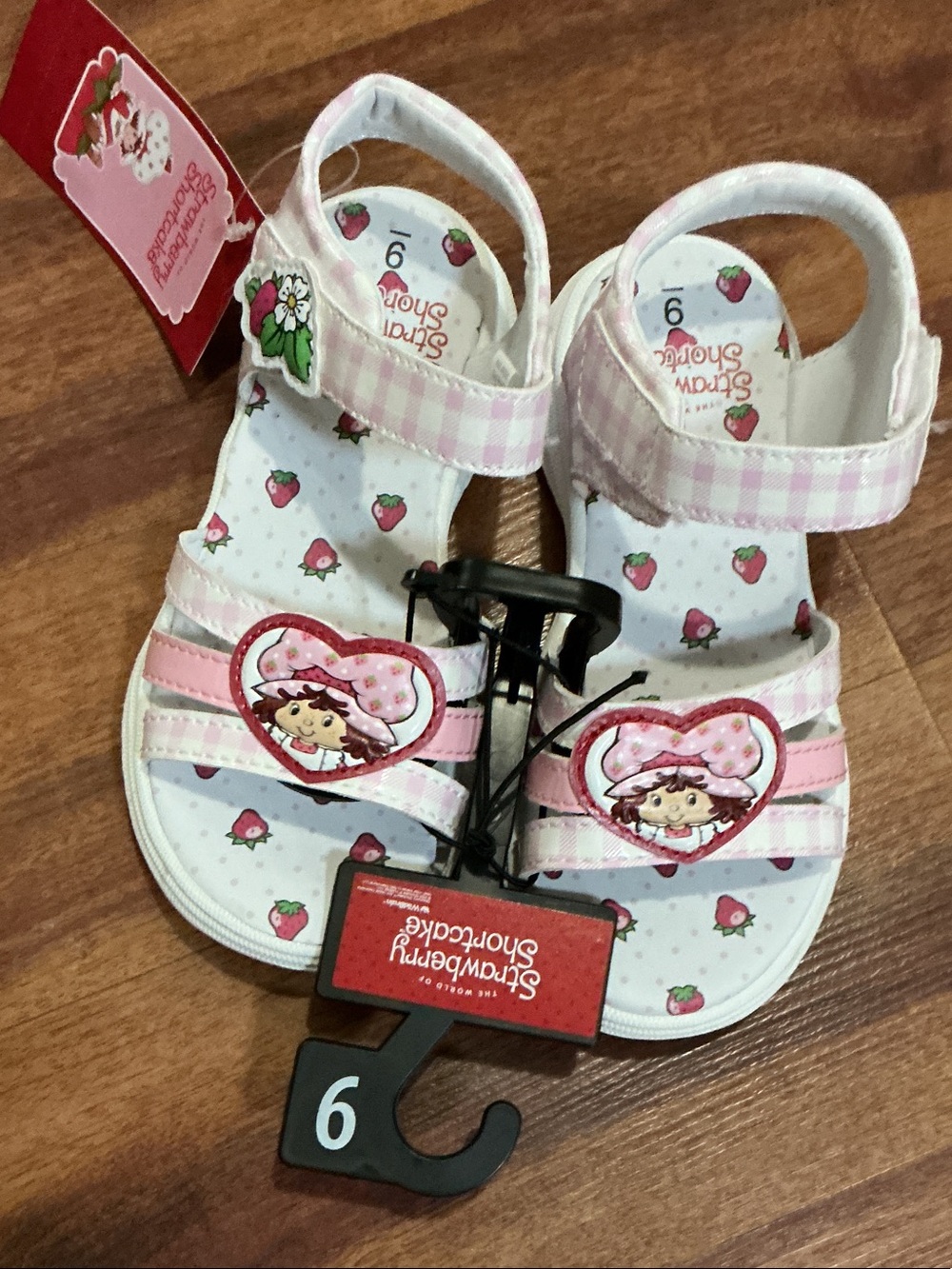 Pink strawberry shortcake Girls' Sandals Kids Size 9 nwt velcro close